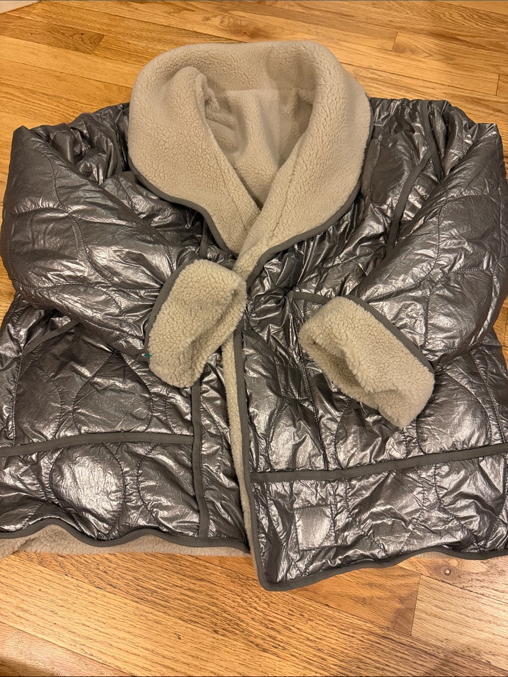 SUNCOO Paris - Metallic Silver Puffer Jacket with Cream Sherpa Trim